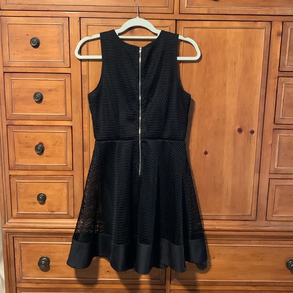EUC ROMEO + JULIET COUTURE BLACK MESH FIT + FLARE DRESS, medium - Picture 4 of 4